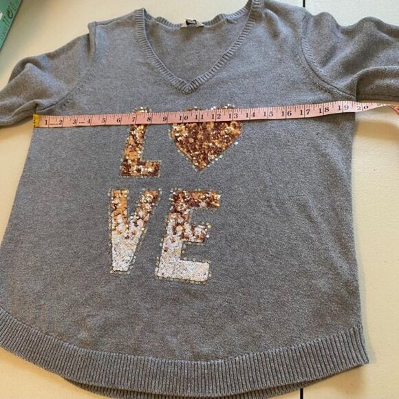 Guess Gray V Neck Sweater LOVE in Copper Silver Metallic Sequins Size L - Picture 5 of 9